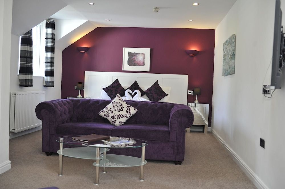 St John's Lodge (incl off-site health club) Large King Room