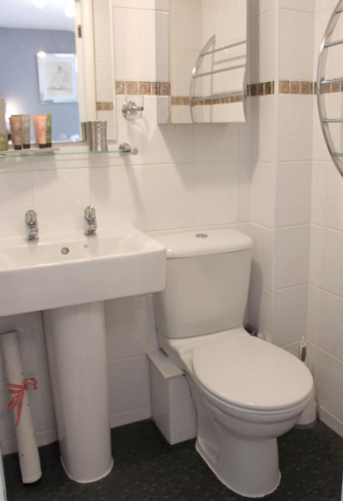 St John's Lodge (incl off-site health club) Cosy Double Room 10
