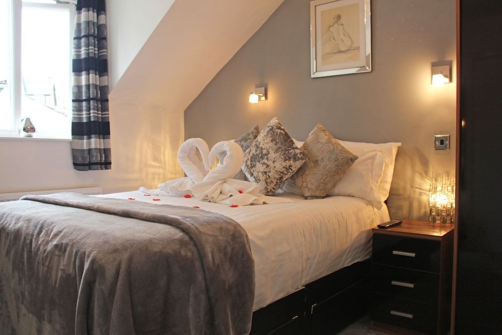 St John's Lodge (incl off-site health club) Cosy Double Room 4