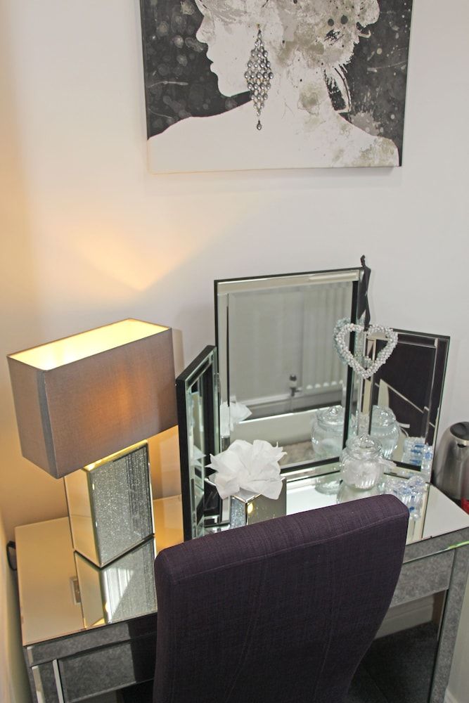 St John's Lodge (incl off-site health club) Large King Room 18