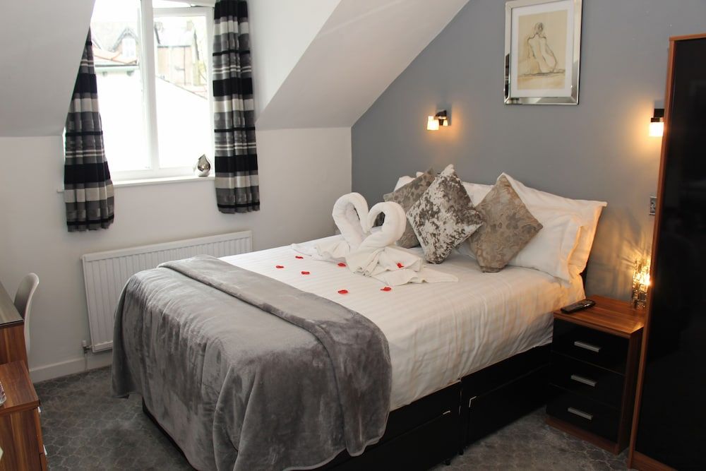 St John's Lodge (incl off-site health club) Cosy Double Room 5