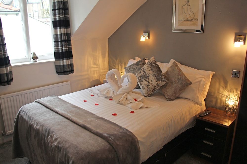 St John's Lodge (incl off-site health club) Cosy Double Room 2