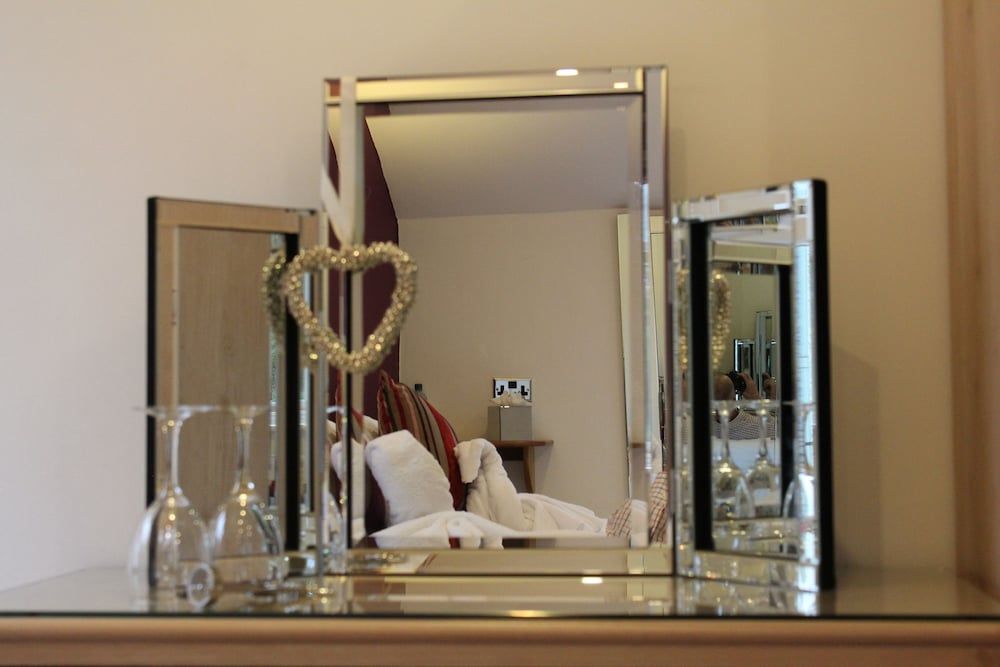 St John's Lodge (incl off-site health club) King Room 10