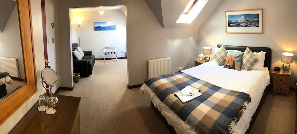 Dunhallin House Superior Double Room 3