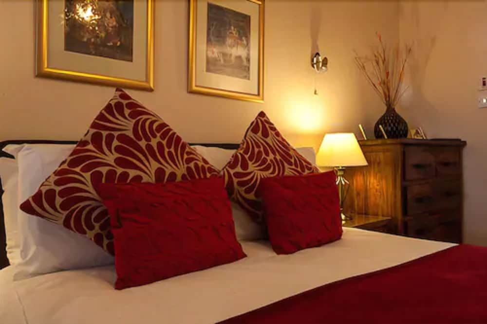 Dunhallin House Superior Double Room 6