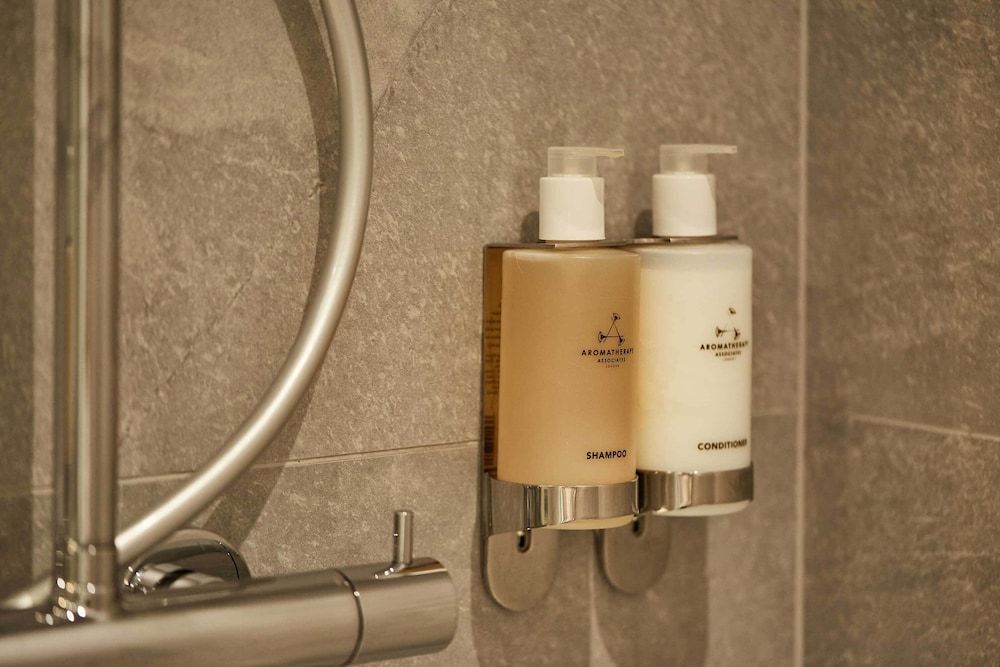 The Beaumont Hotel Standard Twin Room 6