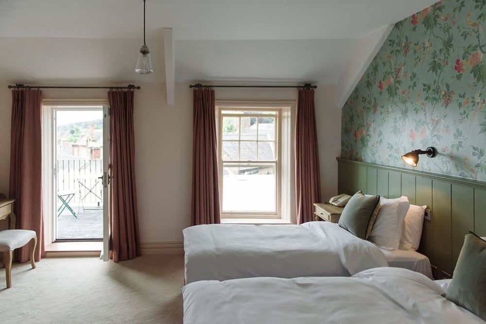 The Beaumont Hotel Superior Twin Room 4