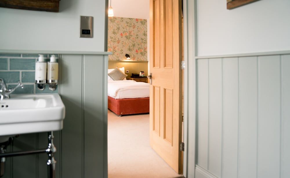 The Beaumont Hotel Standard Twin Room 7