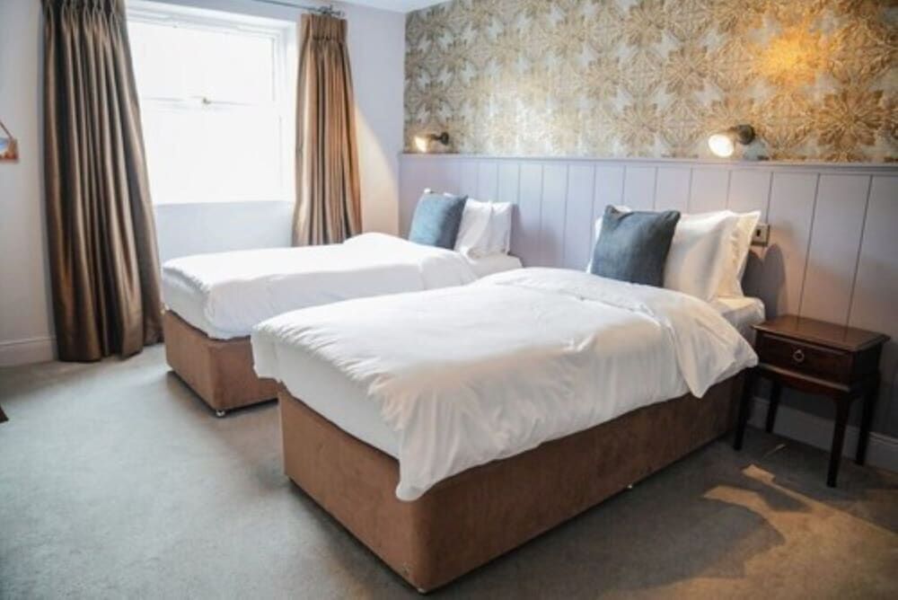 The Beaumont Hotel Standard Twin Room 2