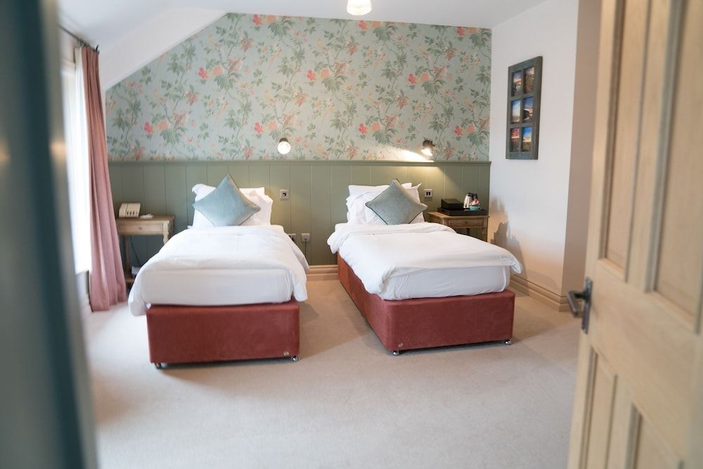 The Beaumont Hotel Standard Twin Room 3