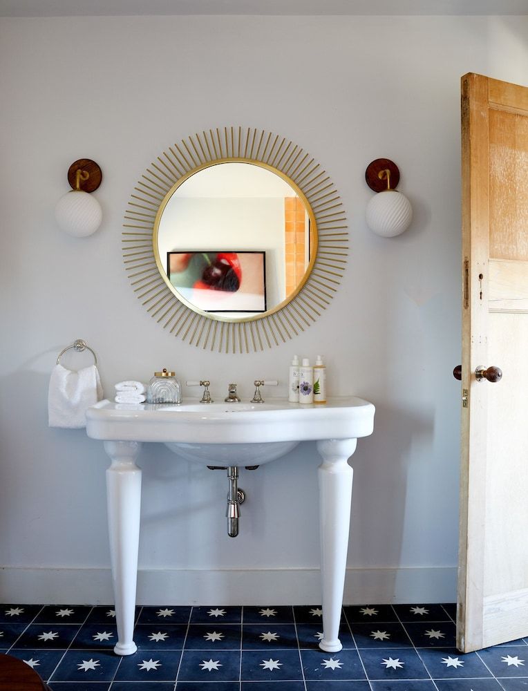 Artist Residence Oxfordshire Family Suite 5