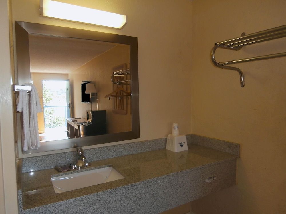 Americas Best Value Inn Tucker Room, 2 Double Beds, Non Smoking 6