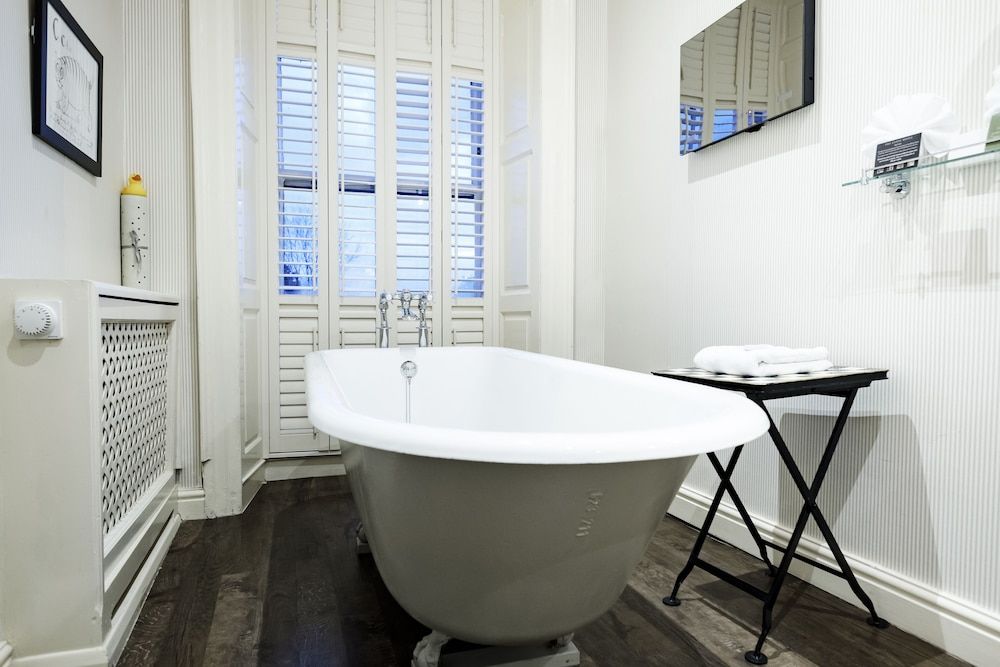 The Close Hotel Deluxe Double Room 5