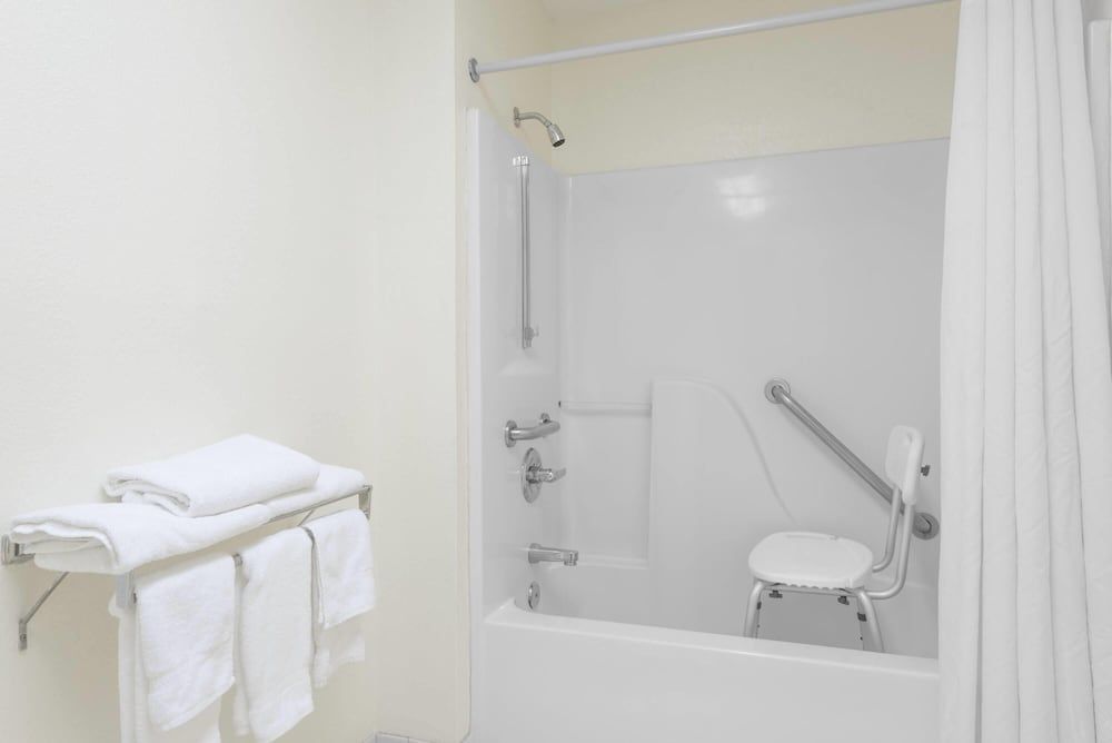 Room, 1 King Bed, Accessible, Non Smoking (Mobility)