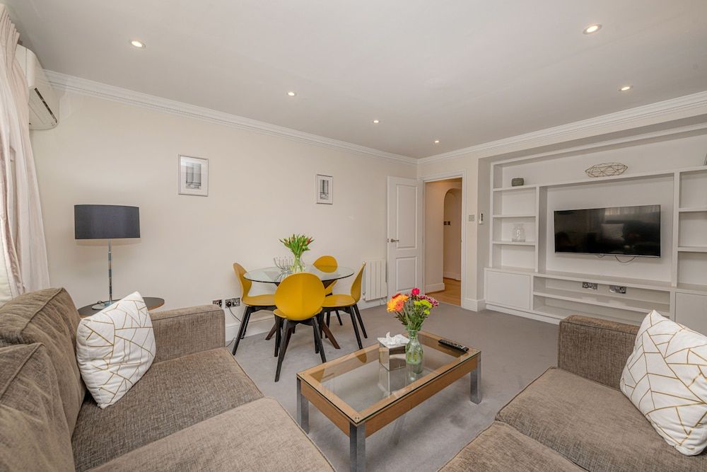 undefined Queensgate Court