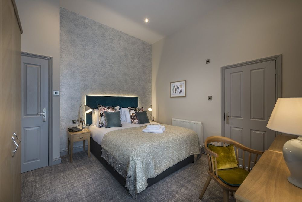 The Three Swans Hotel, Hungerford, Berkshire Classic Double Room 2