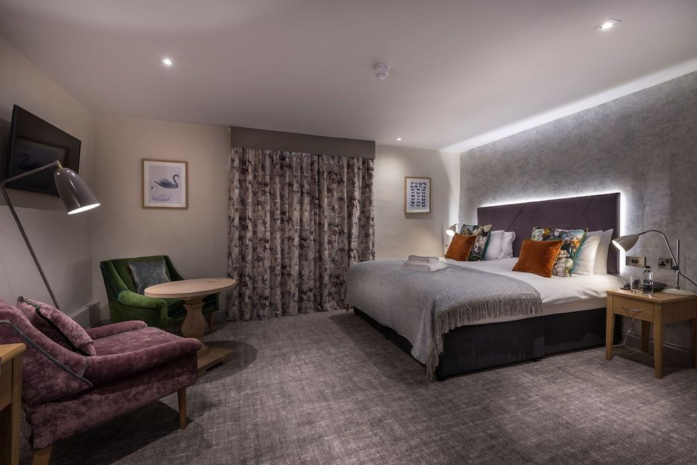 The Three Swans Hotel, Hungerford, Berkshire Superior Double Room 2