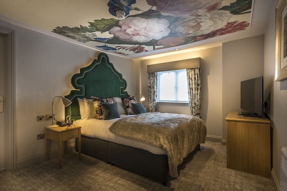 The Three Swans Hotel, Hungerford, Berkshire Deluxe Double Room 3