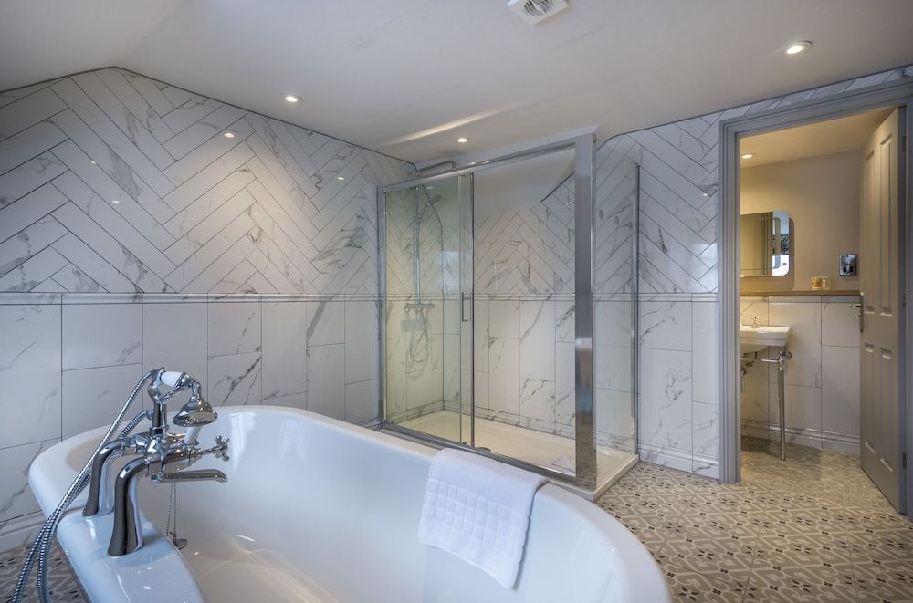 The Three Swans Hotel, Hungerford, Berkshire Deluxe Double Room 5