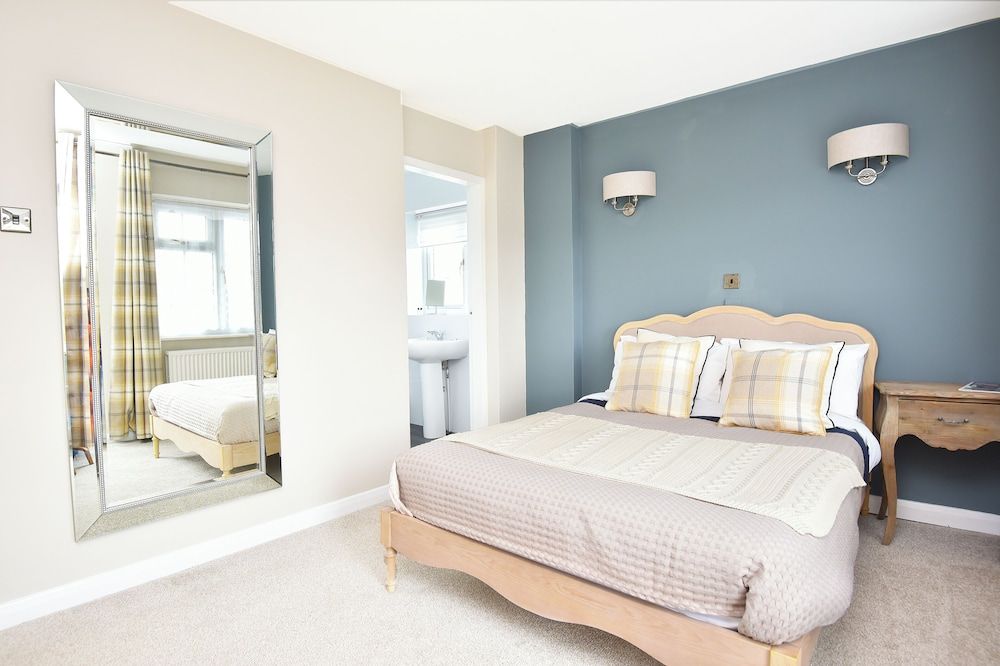 The Chequers Inn Double Room 9