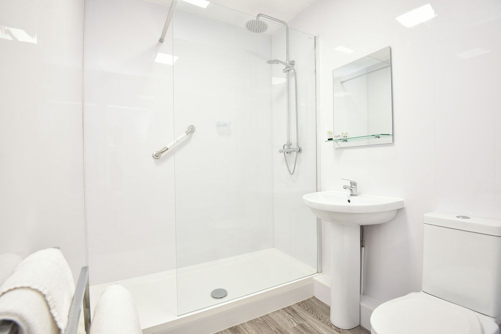 The Chequers Inn Double Room 13