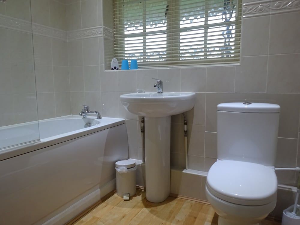 The Chequers Inn Twin Room 5