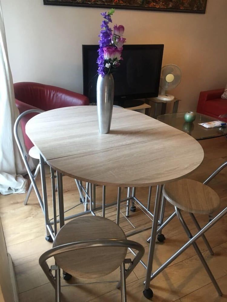 undefined Clean & Modern 1 Bedroom Apartment 2