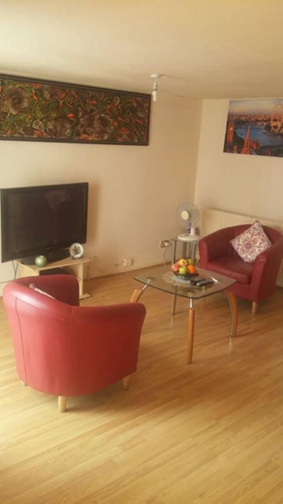 Clean & Modern 1 Bedroom Apartment Comfort Apartment, 1 Bedroom 6