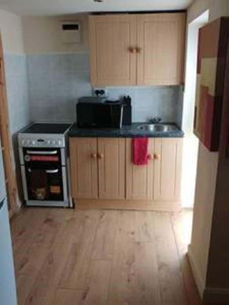 undefined Clean & Modern 1 Bedroom Apartment 9