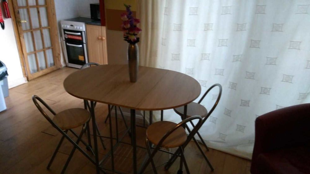 undefined Clean & Modern 1 Bedroom Apartment 3