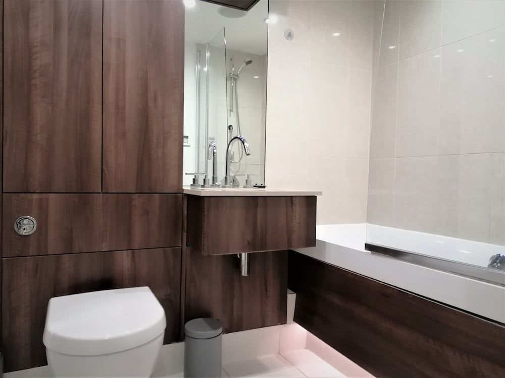 Still Life Vauxhall Deluxe Apartment, 2 Bedrooms 9