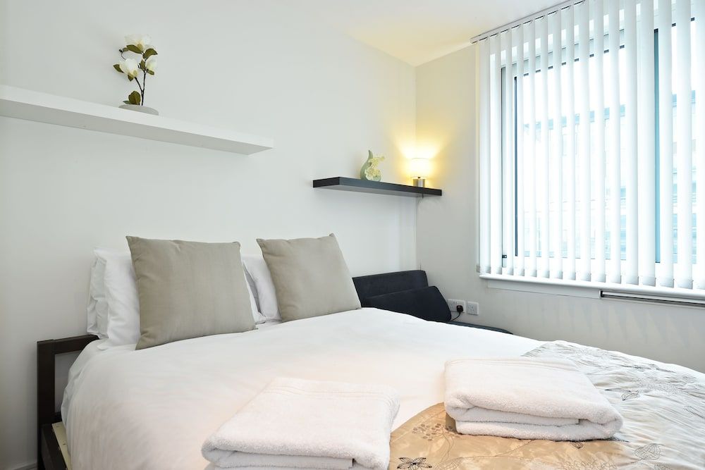 Still Life Vauxhall Standard Apartment, 2 Bedrooms 2