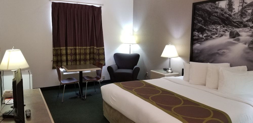 Standard Room, 1 King Bed