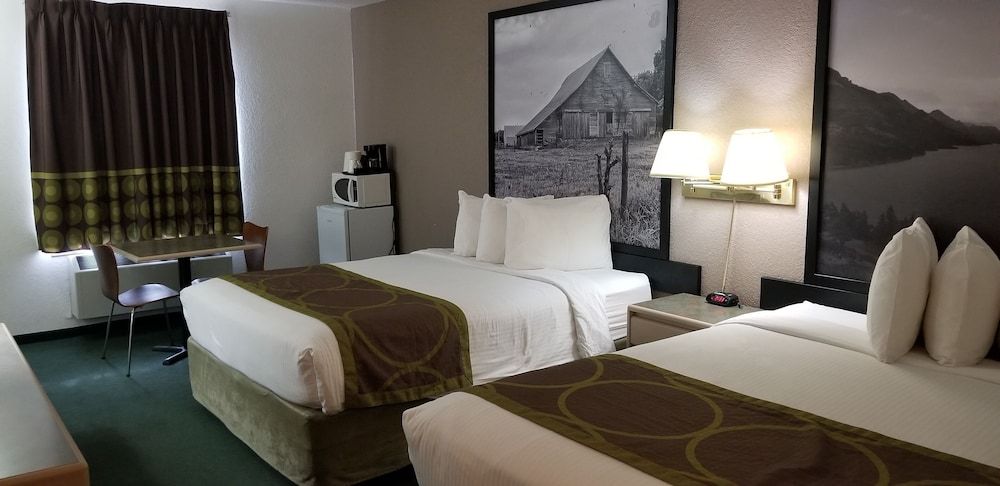 Standard Room, 2 Queen Beds (Pet Friendly)