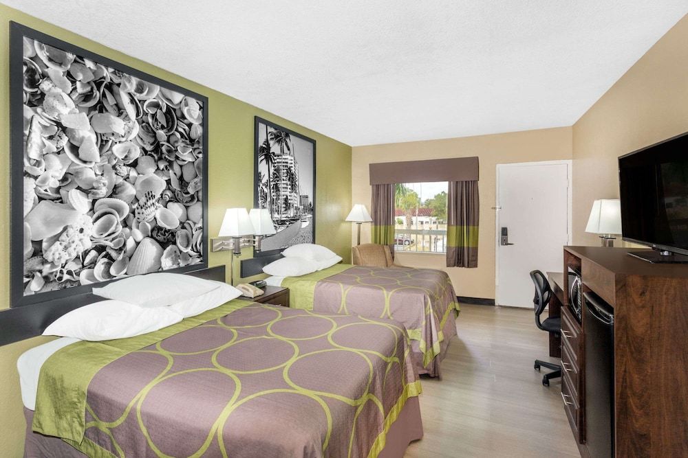 Double Room, 2 Double Beds, Smoking- Fridge & Microwave