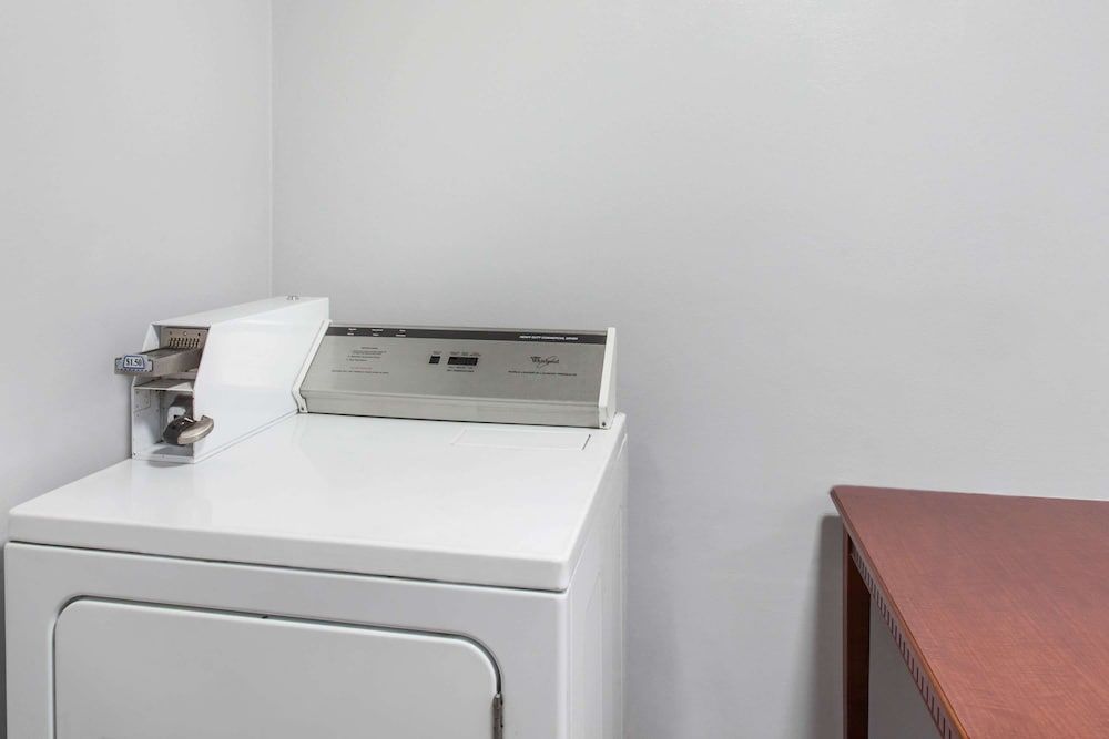 undefined Travelodge by Wyndham San Diego SeaWorld 8