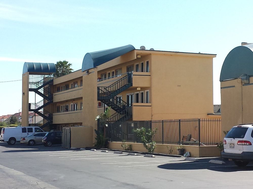 undefined Travelodge by Wyndham San Diego SeaWorld 6