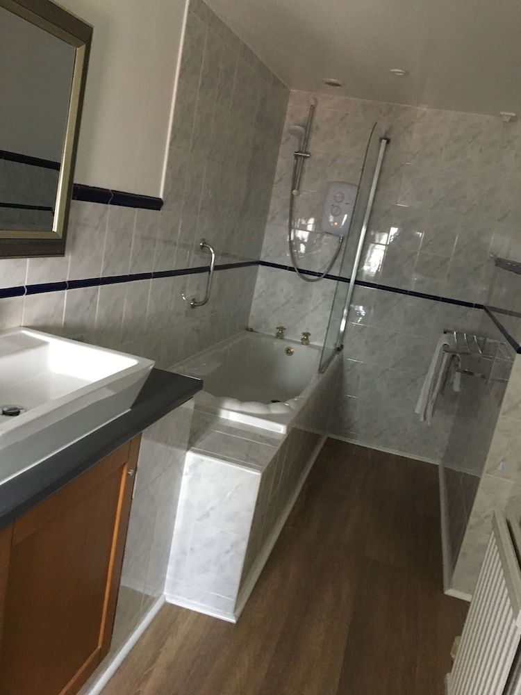 Kings Newmarket Superior Double or Twin Room, Bathtub