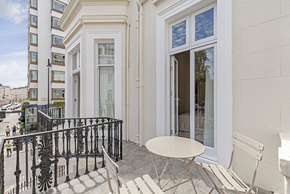 undefined Chesham Court 5