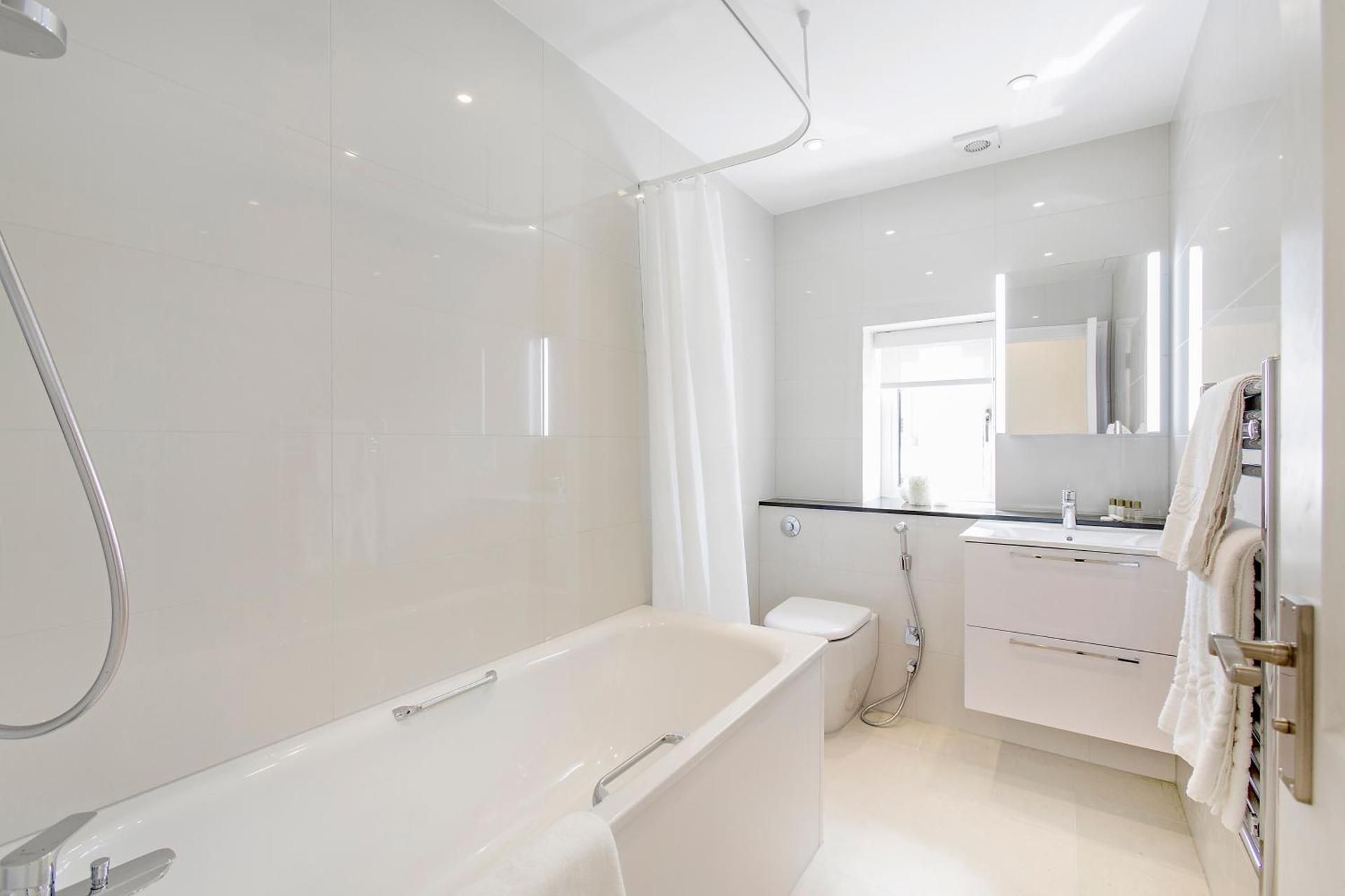 undefined Chesham Court 6