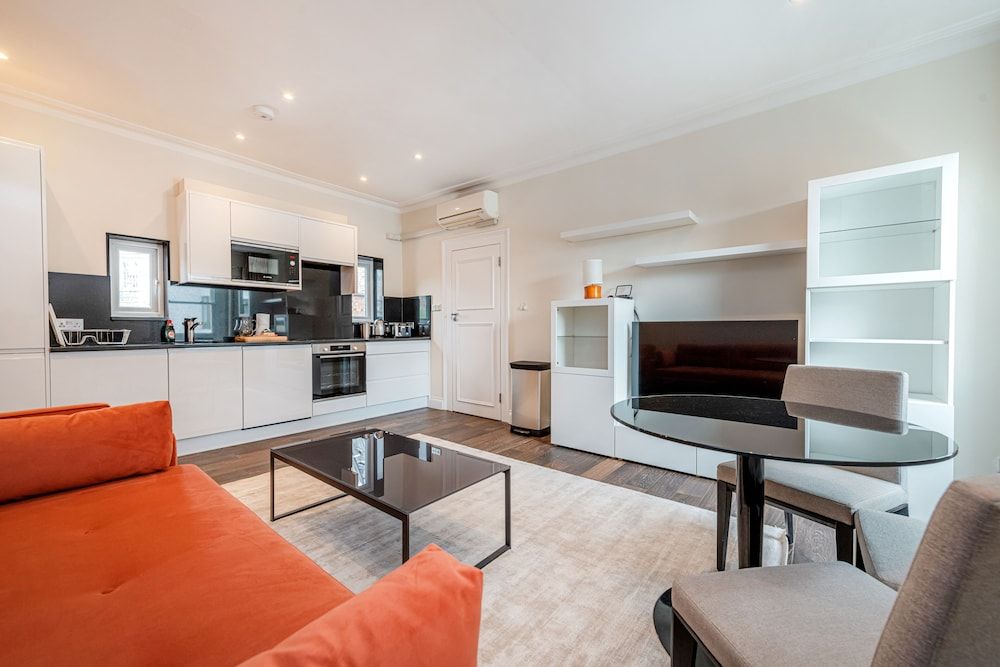 undefined Chesham Court 4