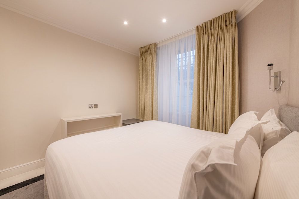 undefined Chesham Court 10