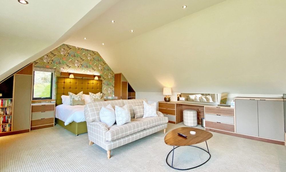 Knockendarroch Hotel Suite, Mountain View