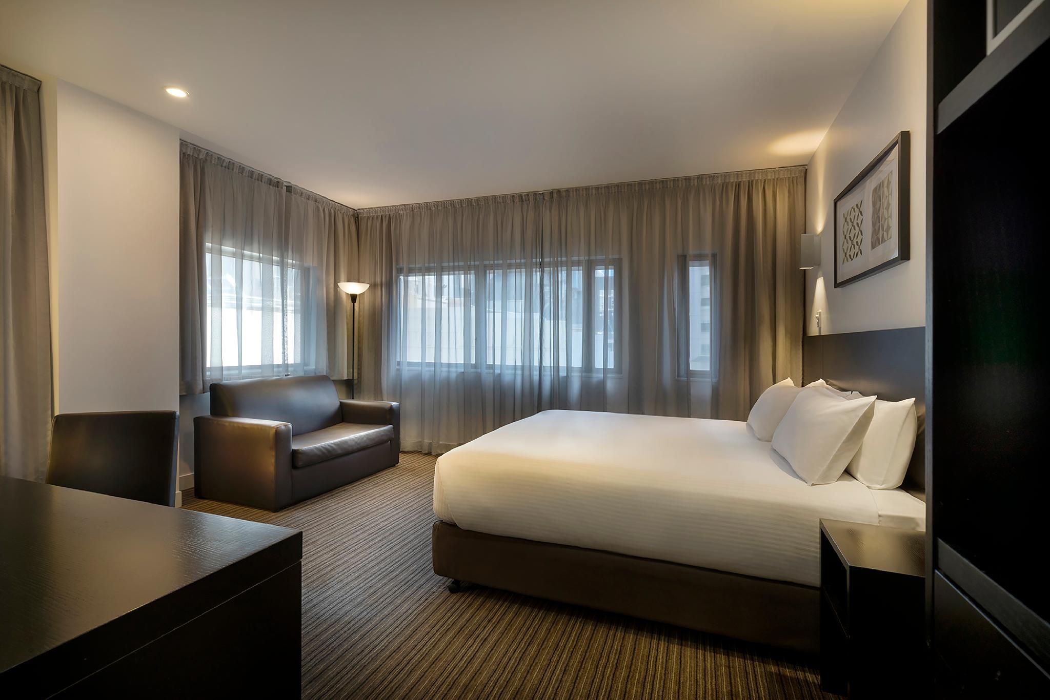 Premier King Spa Room