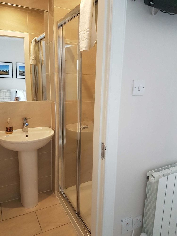 Loch Ness Guest House Double Room (Small) 4