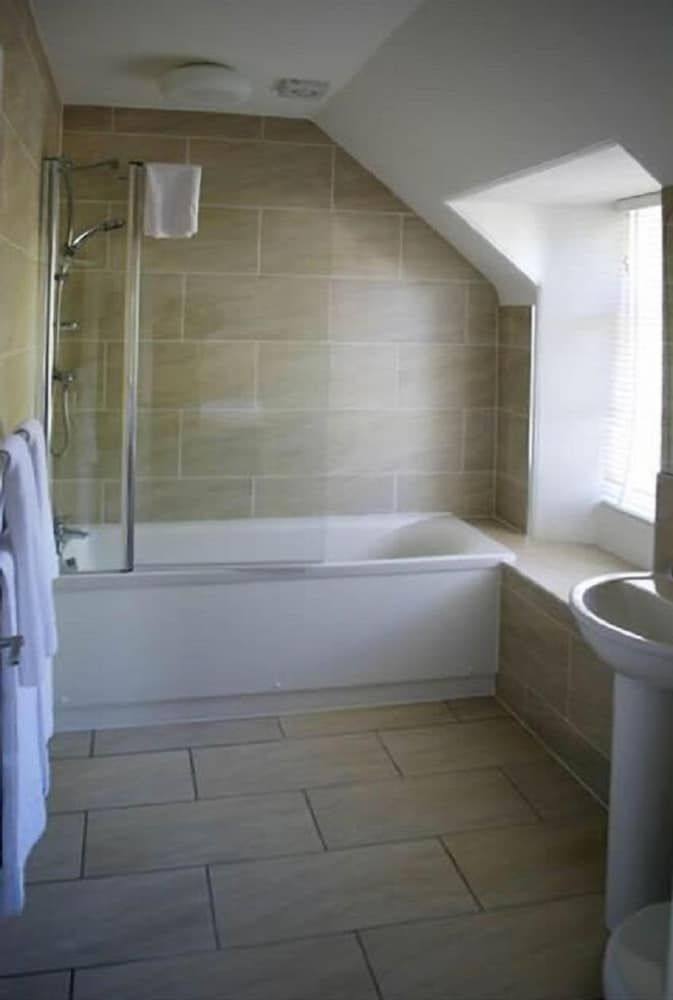 Loch Ness Guest House Standard Room (King) 5