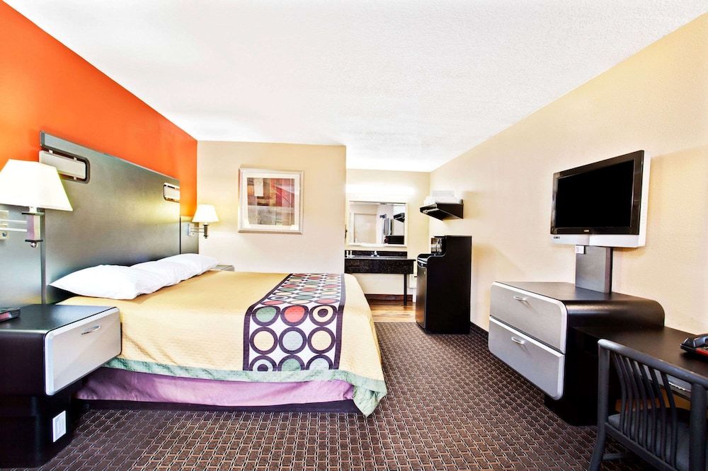 undefined Super 8 by Wyndham Kissimmee/Maingate/Orlando Area 10