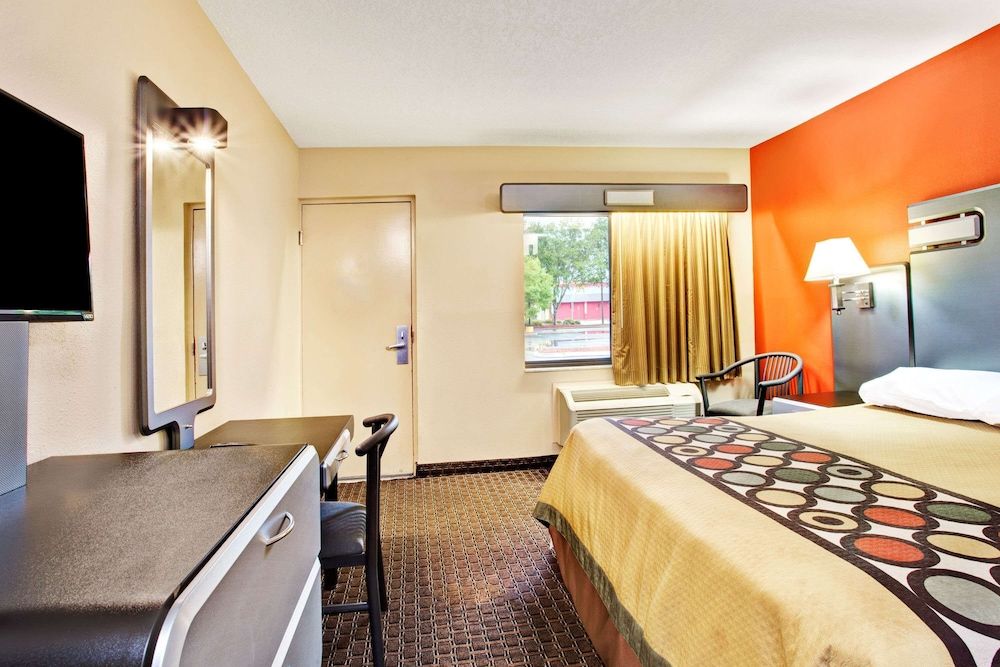 undefined Super 8 by Wyndham Kissimmee/Maingate/Orlando Area