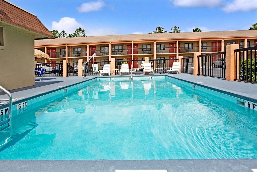 undefined Super 8 by Wyndham Kissimmee/Maingate/Orlando Area 5