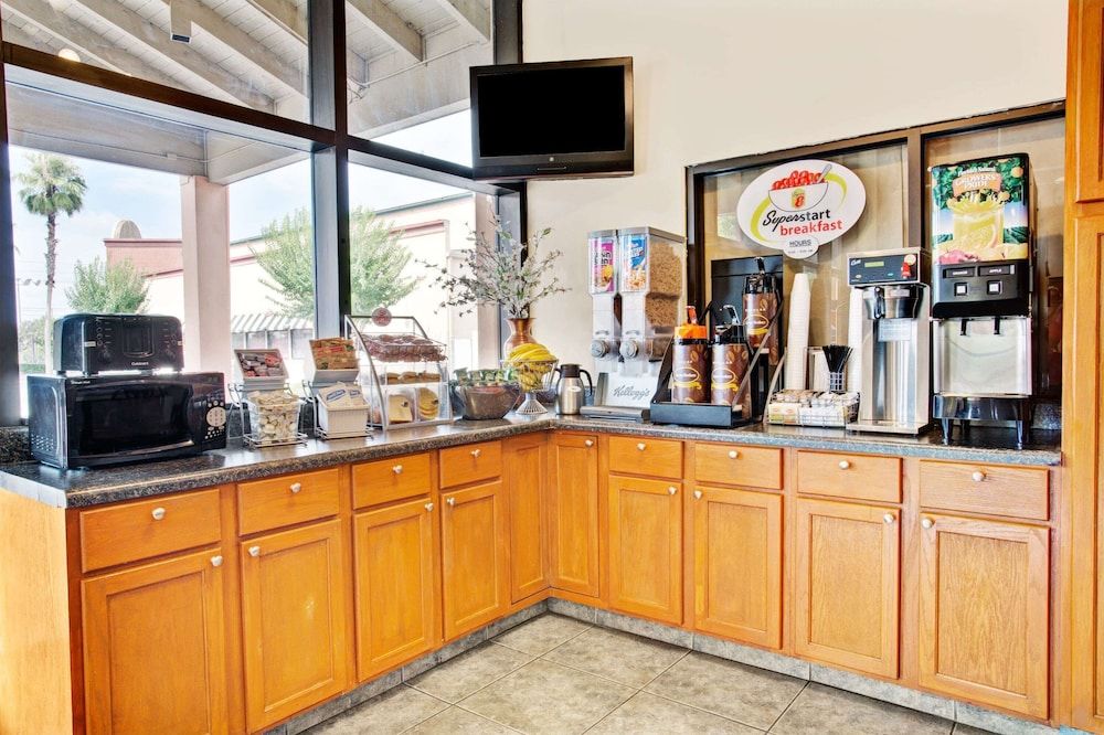 undefined Super 8 by Wyndham Kissimmee/Maingate/Orlando Area 6